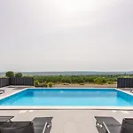 Katarina With Pool And Jacuzzi Villa