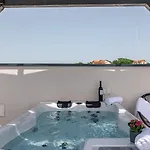 Villa Katarina With Pool And Jacuzzi Tinj