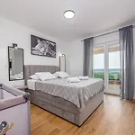 Katarina With Pool And Jacuzzi Villa *