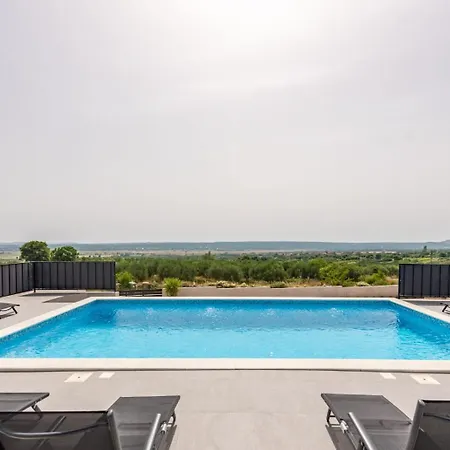 Katarina With Pool And Jacuzzi Villa