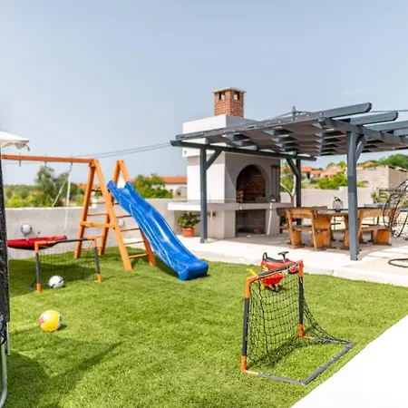 Katarina With Pool And Jacuzzi Villa