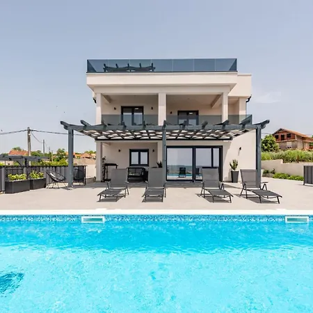 Katarina With Pool And Jacuzzi Villa
