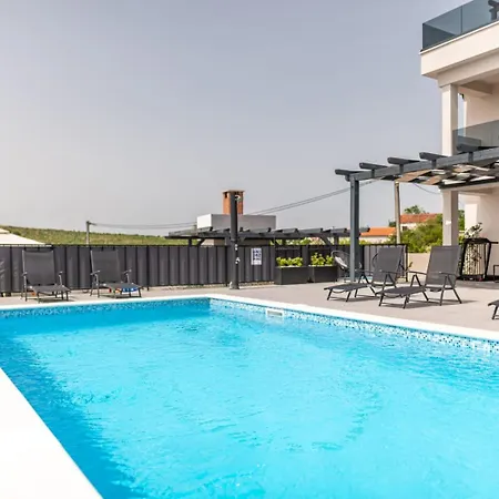 Katarina With Pool And Jacuzzi * Tinj