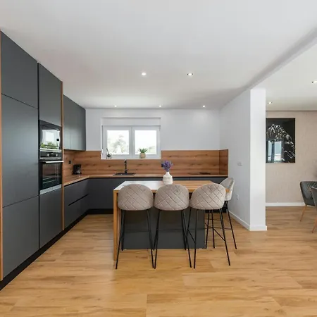 Katarina With Pool And Jacuzzi Villa *