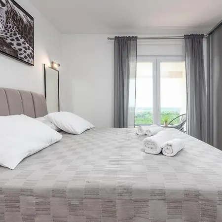 Katarina With Pool And Jacuzzi Villa *