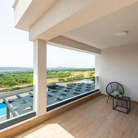 Katarina With Pool And Jacuzzi * Tinj