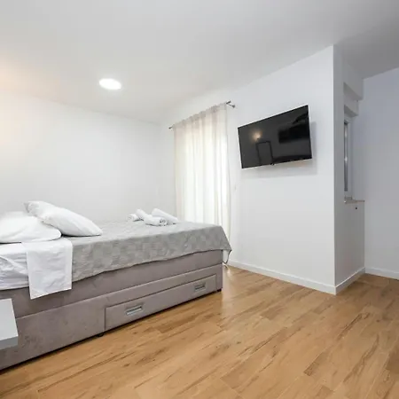 Katarina With Pool And Jacuzzi * Tinj