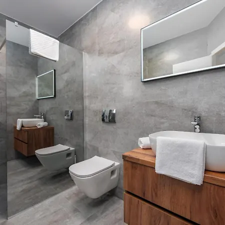 Katarina With Pool And Jacuzzi Villa *