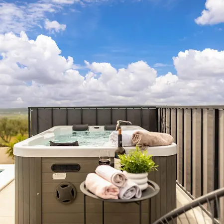 Villa Katarina With Pool And Jacuzzi