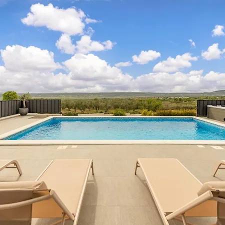 Villa Katarina With Pool And Jacuzzi