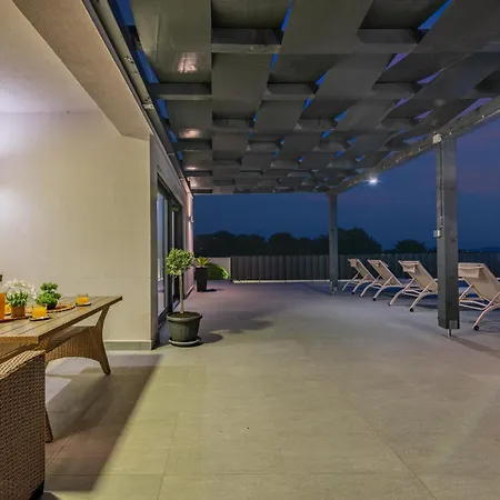 Villa Katarina With Pool And Jacuzzi *