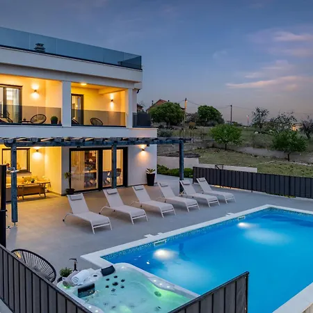 Villa Katarina With Pool And Jacuzzi