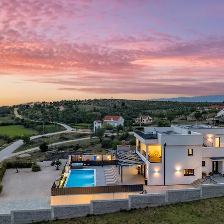 Villa Katarina With Pool And Jacuzzi *