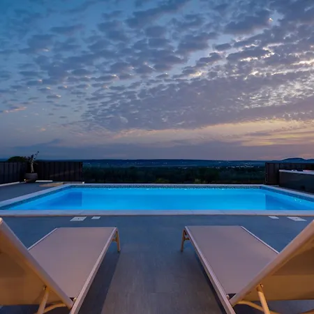 Katarina With Pool And Jacuzzi Villa *