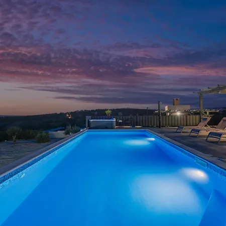 Katarina With Pool And Jacuzzi *