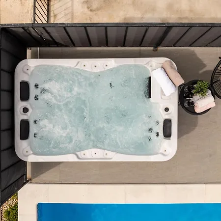 Katarina With Pool And Jacuzzi Villa *