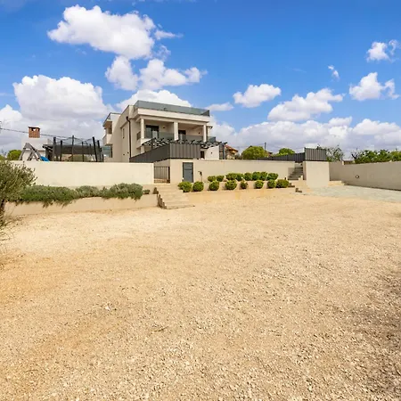 Villa Katarina With Pool And Jacuzzi