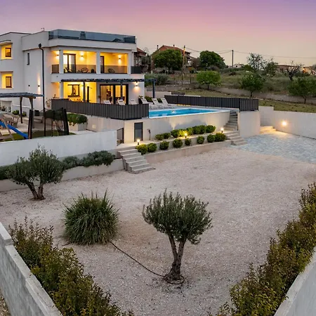 Katarina With Pool And Jacuzzi Villa Tinj