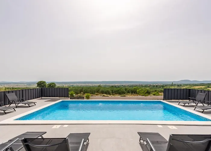 Katarina With Pool And Jacuzzi Villa