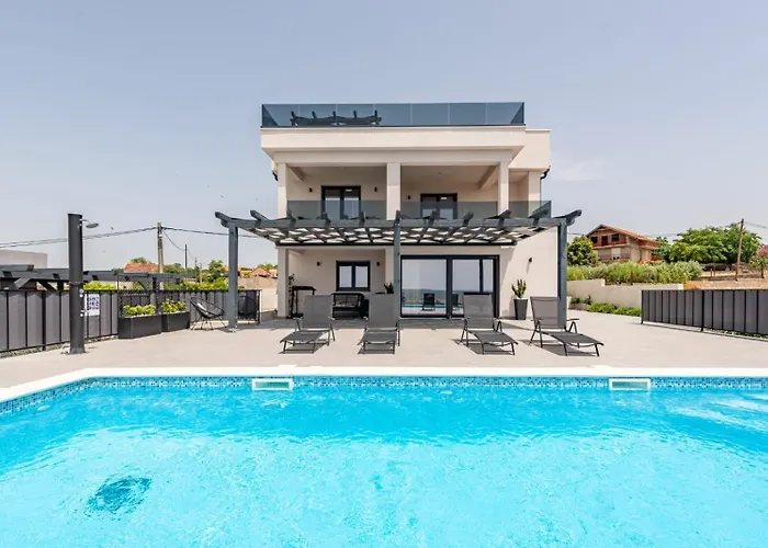 Katarina With Pool And Jacuzzi Villa