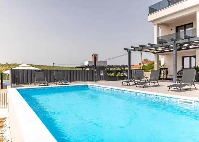 Katarina With Pool And Jacuzzi * Tinj