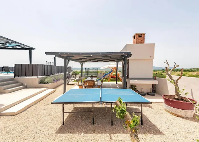 Katarina With Pool And Jacuzzi *