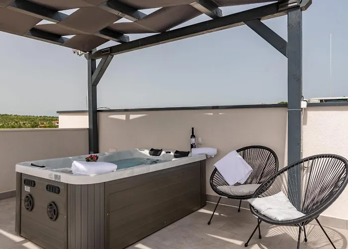 Villa Katarina With Pool And Jacuzzi *