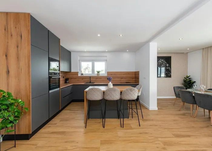 Katarina With Pool And Jacuzzi Villa *