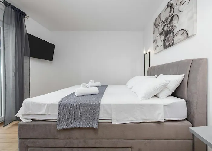 Katarina With Pool And Jacuzzi *