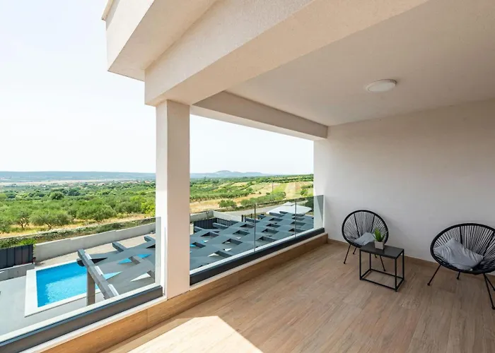 Katarina With Pool And Jacuzzi * Tinj