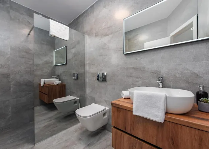 Katarina With Pool And Jacuzzi Villa *