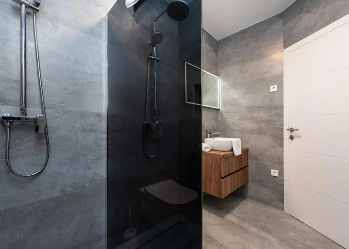 Katarina With Pool And Jacuzzi *