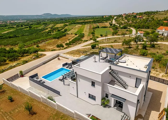 Katarina With Pool And Jacuzzi Villa