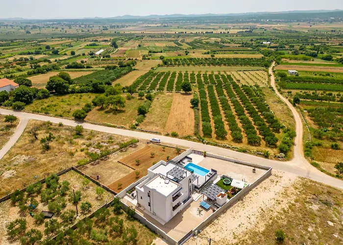 Katarina With Pool And Jacuzzi Villa