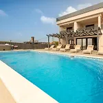 Katarina With Pool And Jacuzzi *