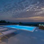 Katarina With Pool And Jacuzzi Villa
