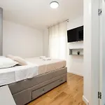 Villa Katarina With Pool And Jacuzzi Tinj