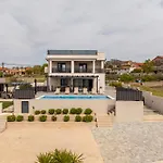 Villa Katarina With Pool And Jacuzzi Tinj