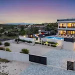 Villa Katarina With Pool And Jacuzzi
