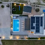Katarina With Pool And Jacuzzi Tinj