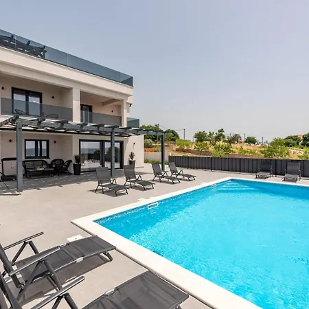 Katarina With Pool And Jacuzzi Villa *