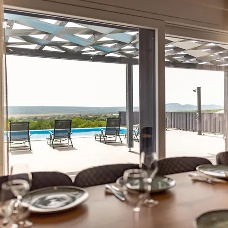 Villa Katarina With Pool And Jacuzzi *