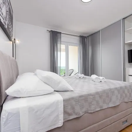 Katarina With Pool And Jacuzzi Villa Tinj