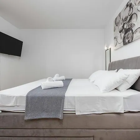 Katarina With Pool And Jacuzzi *