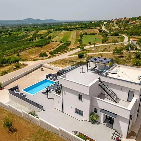 Katarina With Pool And Jacuzzi Villa