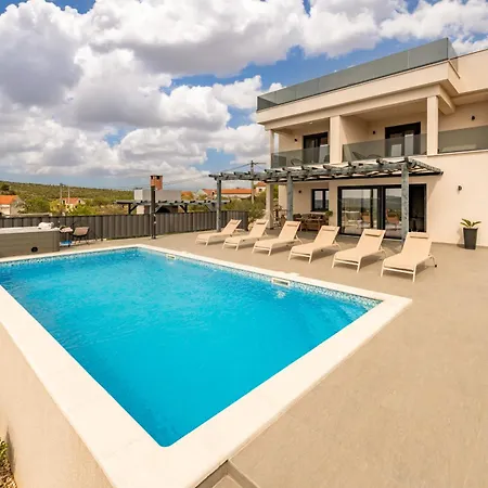 Villa Katarina With Pool And Jacuzzi *