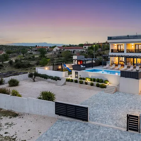 Villa Katarina With Pool And Jacuzzi