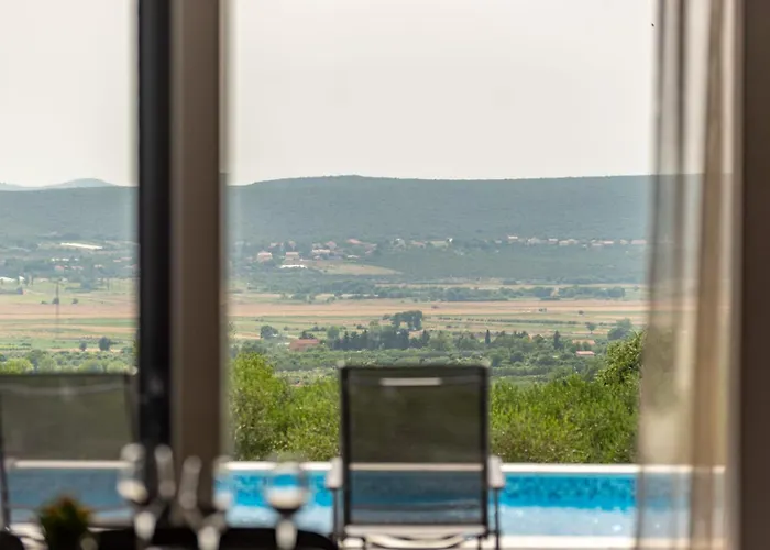 Katarina With Pool And Jacuzzi