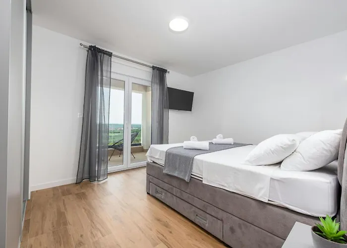 Katarina With Pool And Jacuzzi Вилла Tinj